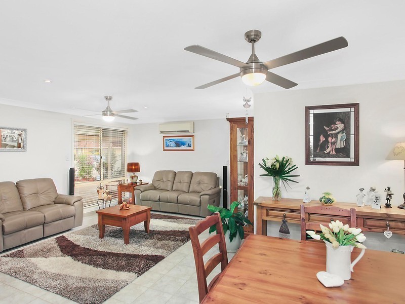 9 Borrodale Avenue, Bateau Bay NSW 2261