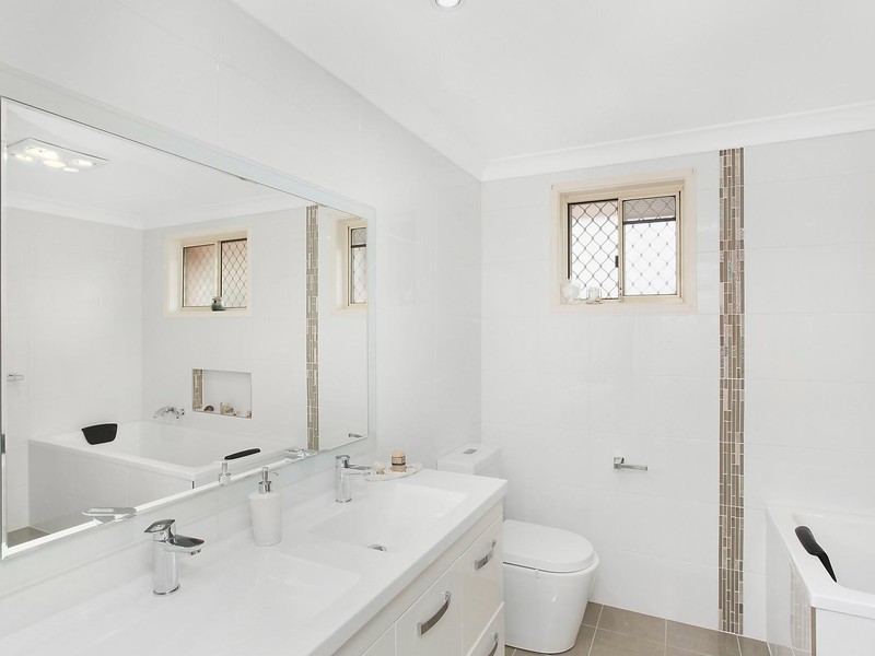 9 Borrodale Avenue, Bateau Bay NSW 2261