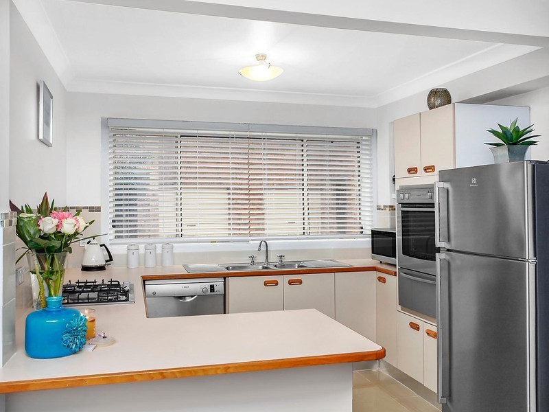 2/74 Ocean View Drive, Wamberal NSW 2260