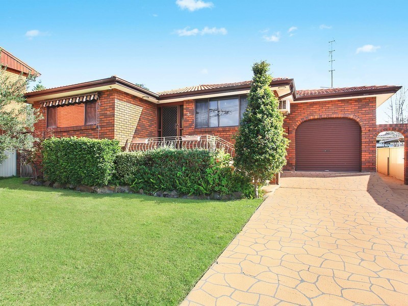4 Gwydir Street, Bateau Bay NSW 2261