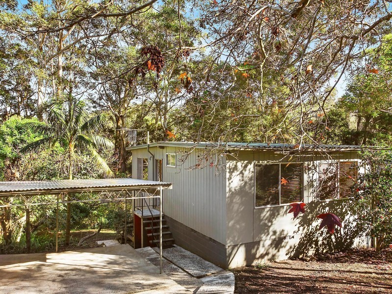 96 Lake Shore Drive, North Avoca NSW 2260