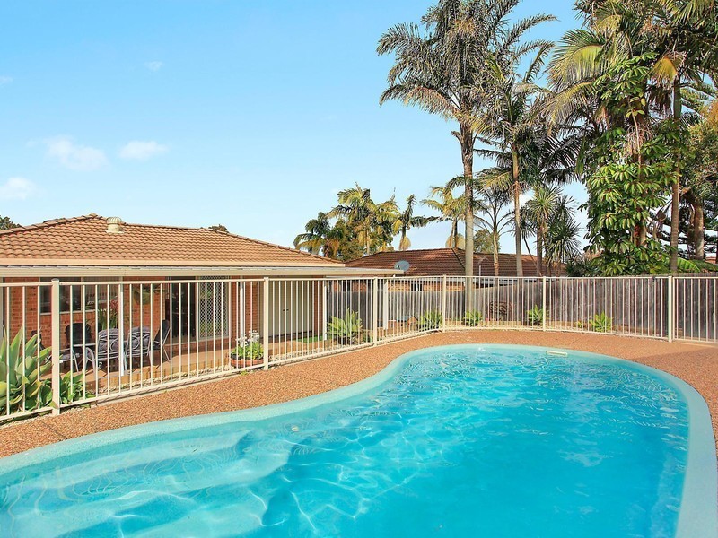 8 Walch Avenue, Bateau Bay NSW 2261