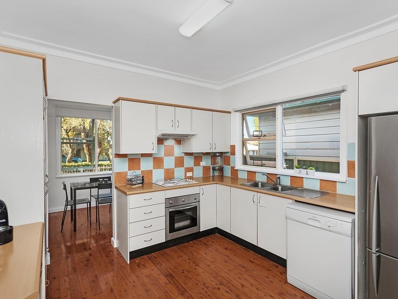 34 Yackerboom Avenue, Buff Point NSW 2262
