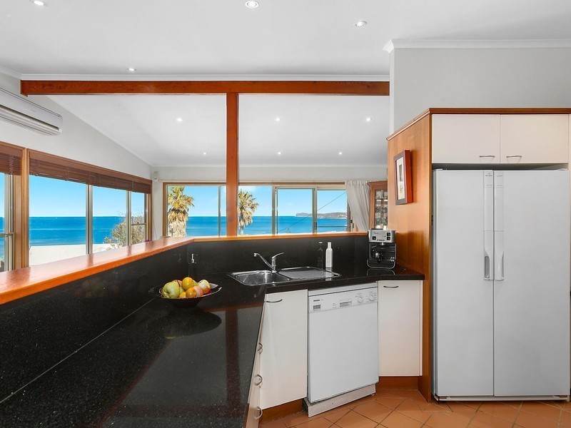 6 North Scenic Road, Forresters Beach NSW 2260