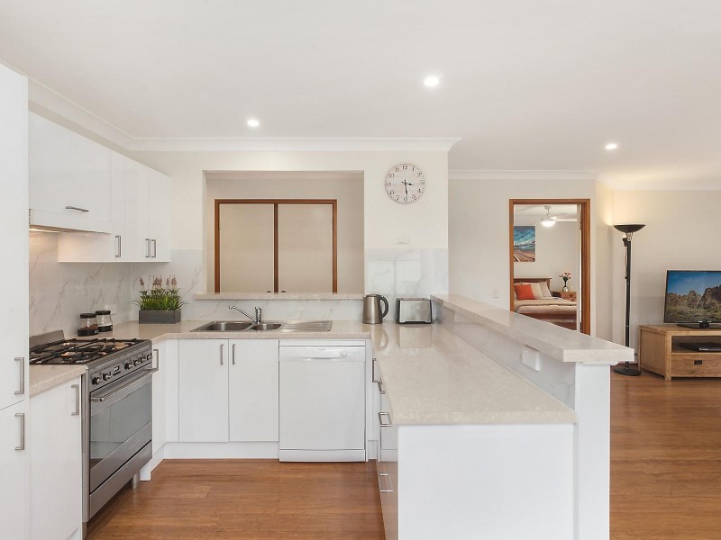 8 Kareel Close, Erina NSW 2250