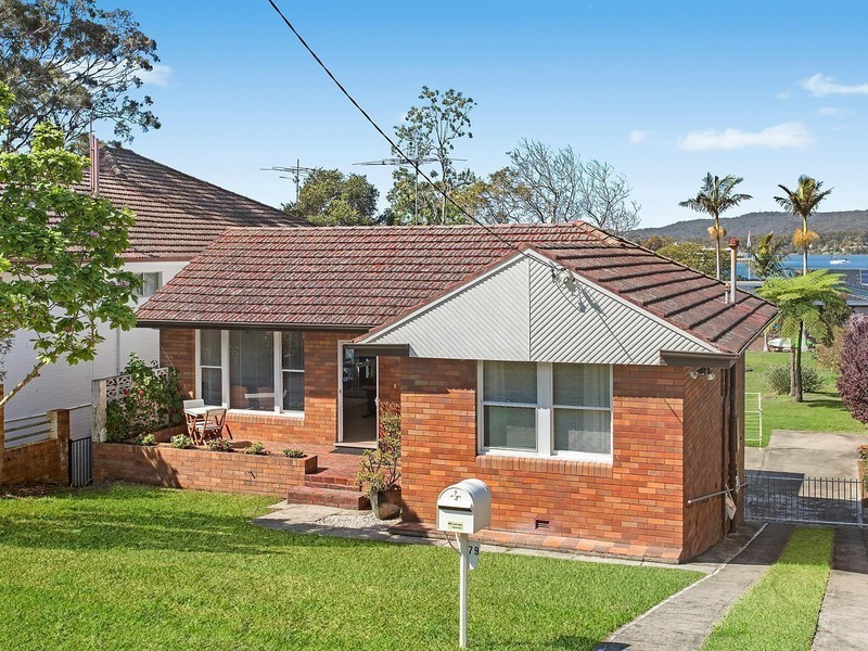 79 Albany Street, Point Frederick NSW 2250