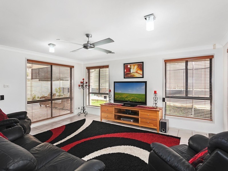 20 Waterside Drive, Woongarrah NSW 2259