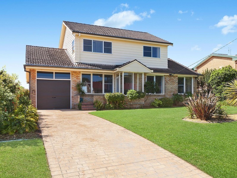 12 Berry Avenue, Green Point NSW 2251