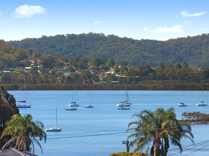 12 Berry Avenue, Green Point NSW 2251