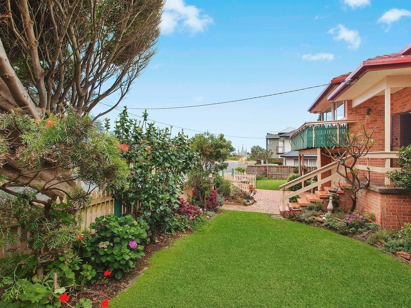 6 Dover Road, Wamberal NSW 2260