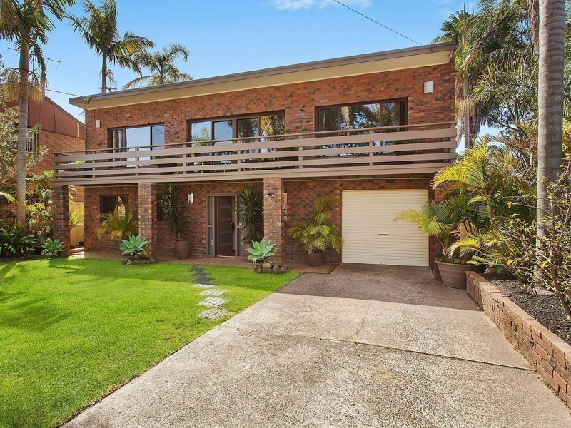 3 Erin Avenue, Berkeley Vale NSW 2261