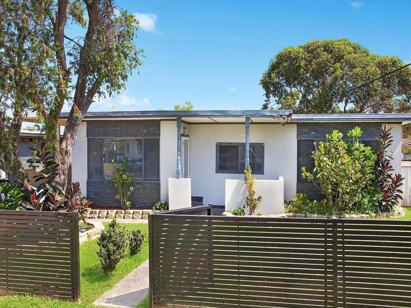 16 Merrendale Avenue, Gorokan NSW 2263