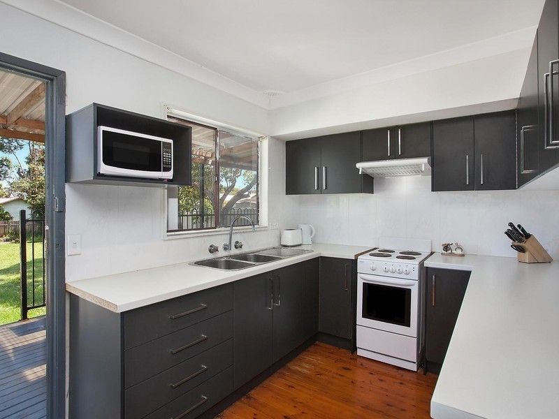 16 Merrendale Avenue, Gorokan NSW 2263