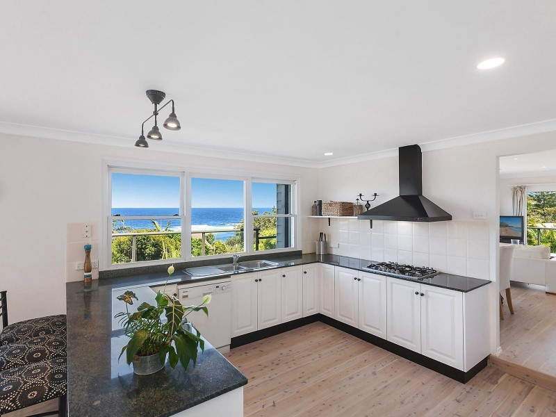 13 Henrys Road, Forresters Beach NSW 2260