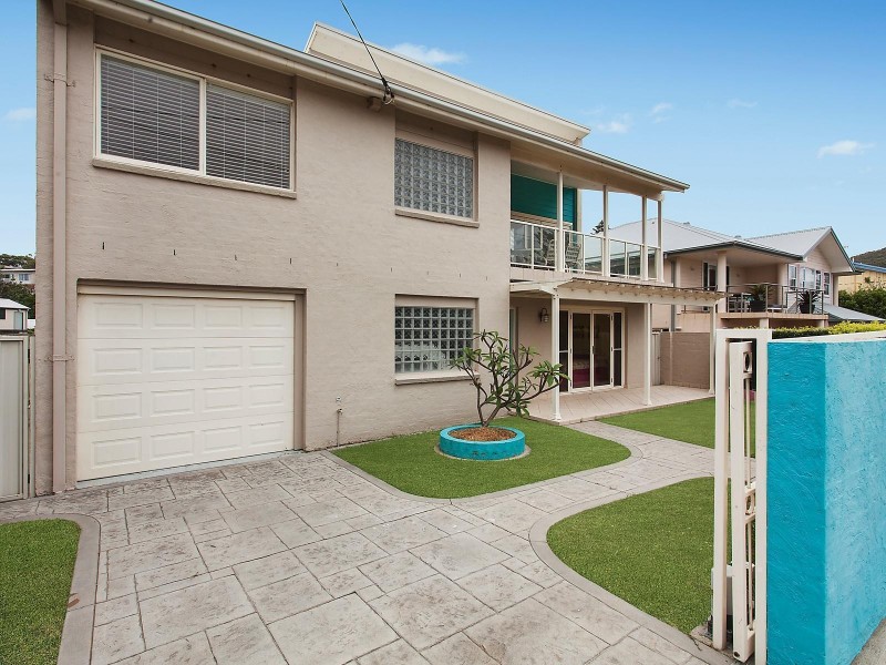 11 North Avoca Parade, North Avoca NSW 2260