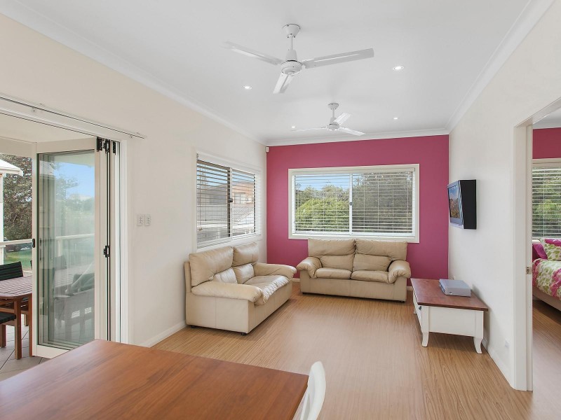 11 North Avoca Parade, North Avoca NSW 2260