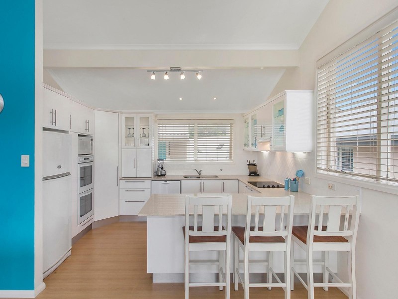 11 North Avoca Parade, North Avoca NSW 2260