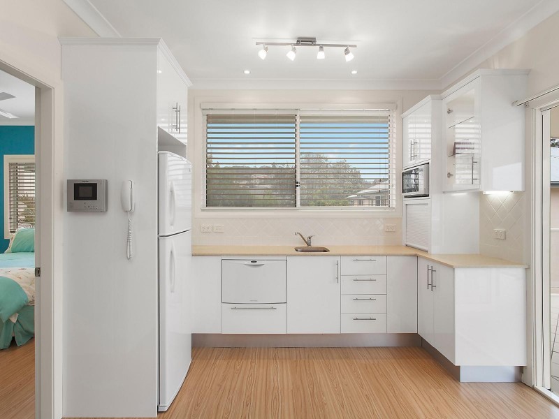 11 North Avoca Parade, North Avoca NSW 2260