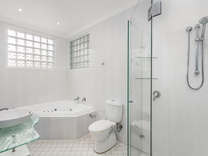 11 North Avoca Parade, North Avoca NSW 2260