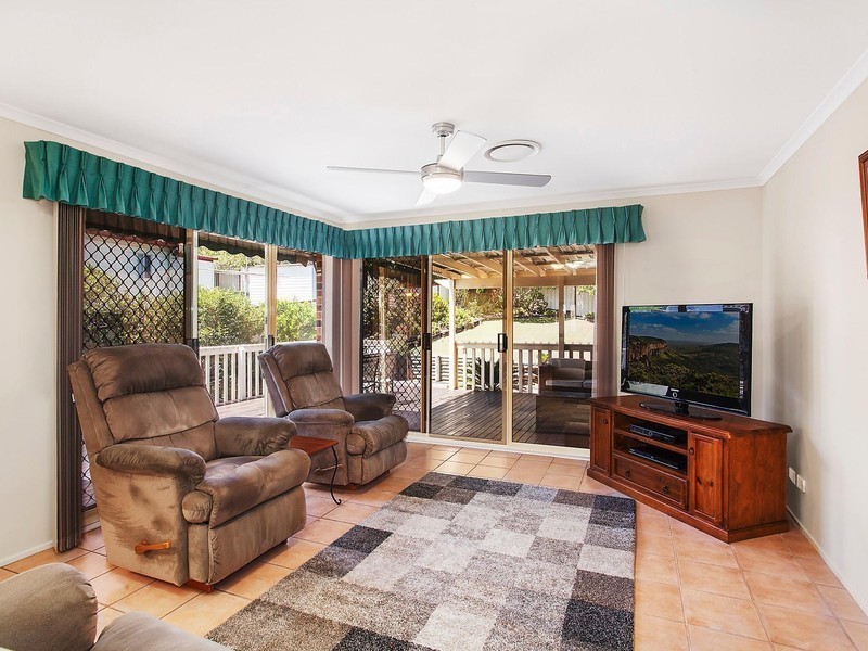 9 John Street, Forresters Beach NSW 2260