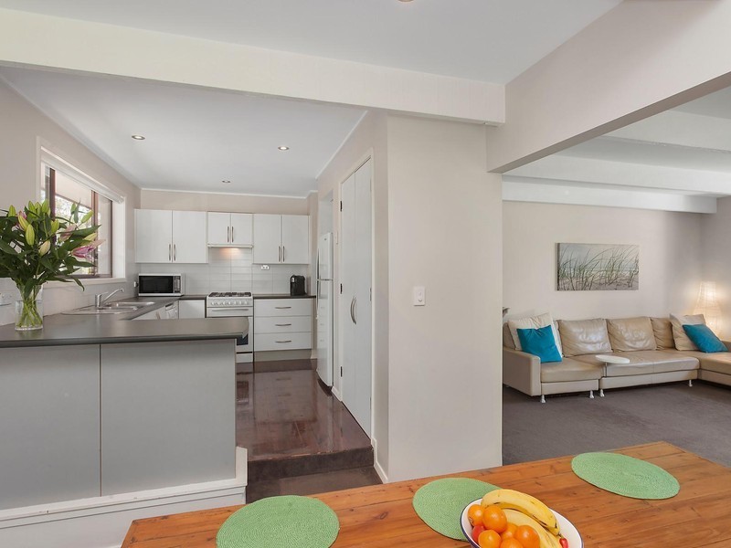 15 Nerissa Road, Erina NSW 2250