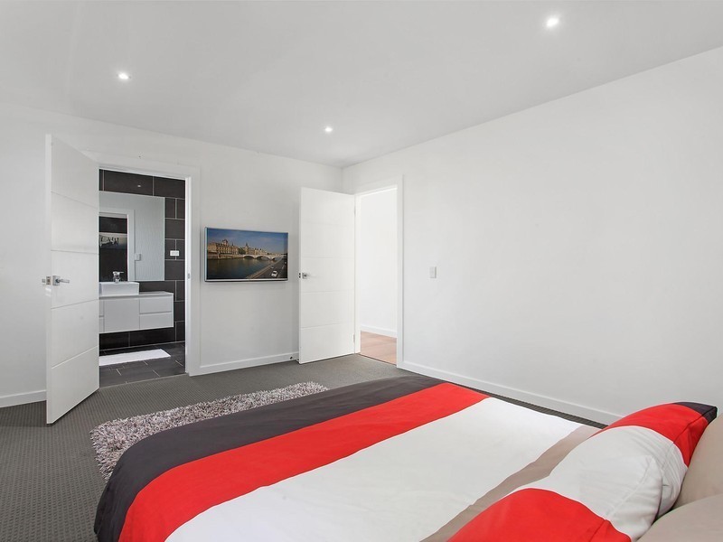 6 Erin Avenue, Berkeley Vale NSW 2261