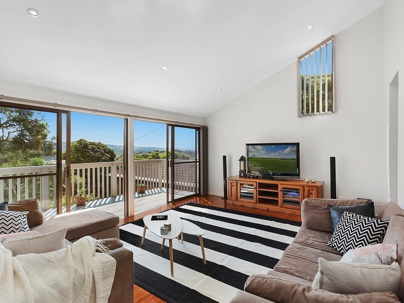 37 Yakaloo Crescent, Forresters Beach NSW 2260