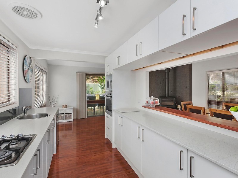 37 Yakaloo Crescent, Forresters Beach NSW 2260