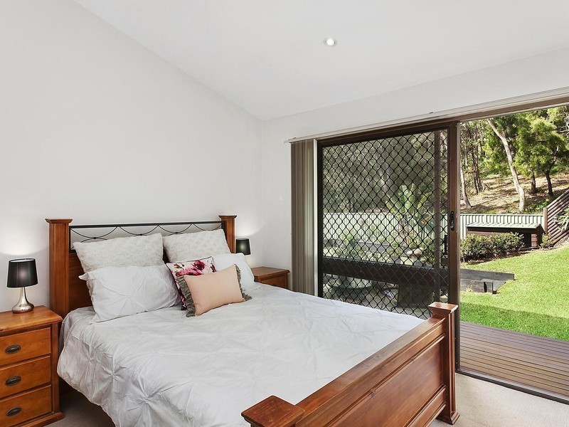 37 Yakaloo Crescent, Forresters Beach NSW 2260
