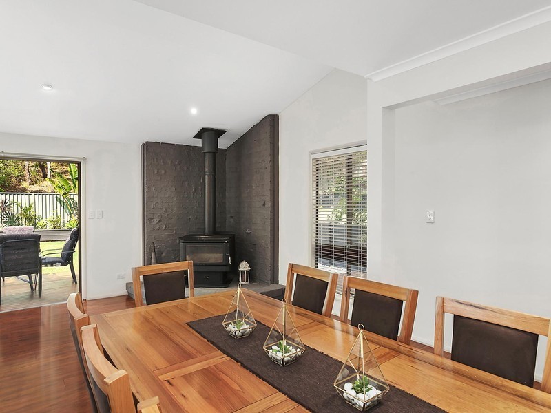 37 Yakaloo Crescent, Forresters Beach NSW 2260