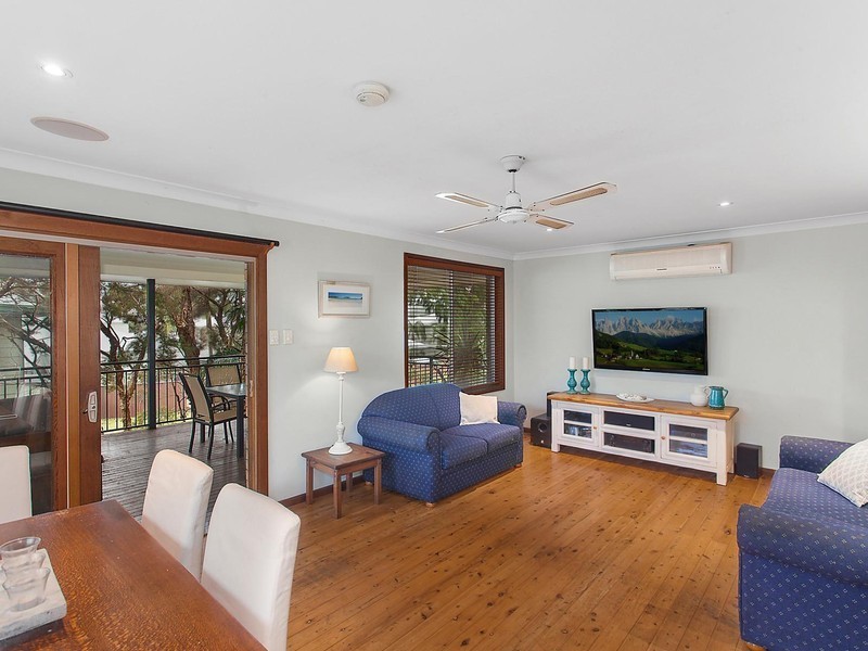 18 Raymond Terrace, Terrigal NSW 2260