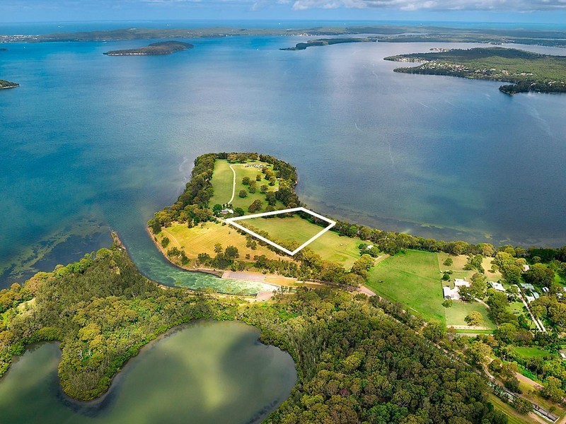 11 Rocky Point Road, Eraring NSW 2264