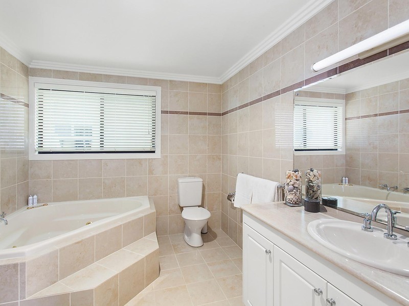 31 Thames Drive, Erina NSW 2250