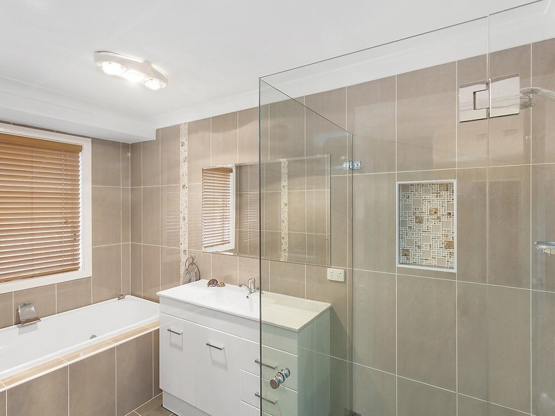 8 Mahni Close, Budgewoi NSW 2262