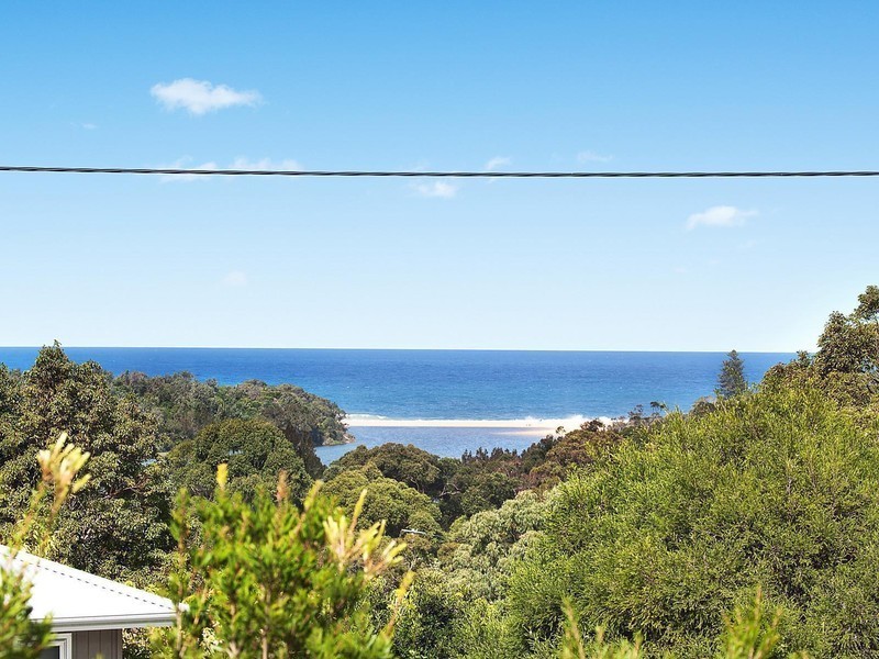 4 Reads Road, Wamberal NSW 2260