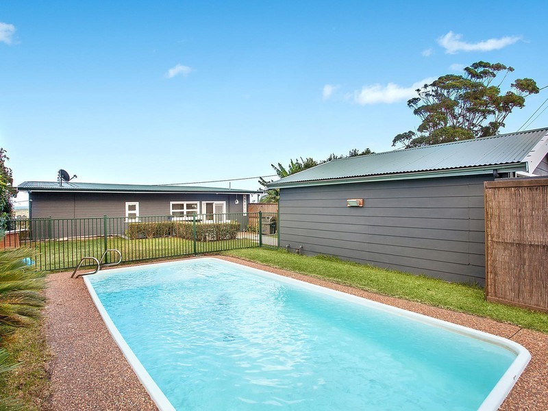 4 Reads Road, Wamberal NSW 2260