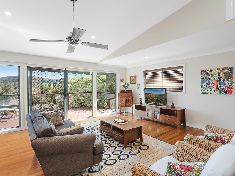 4 Peter Avenue, Forresters Beach NSW 2260