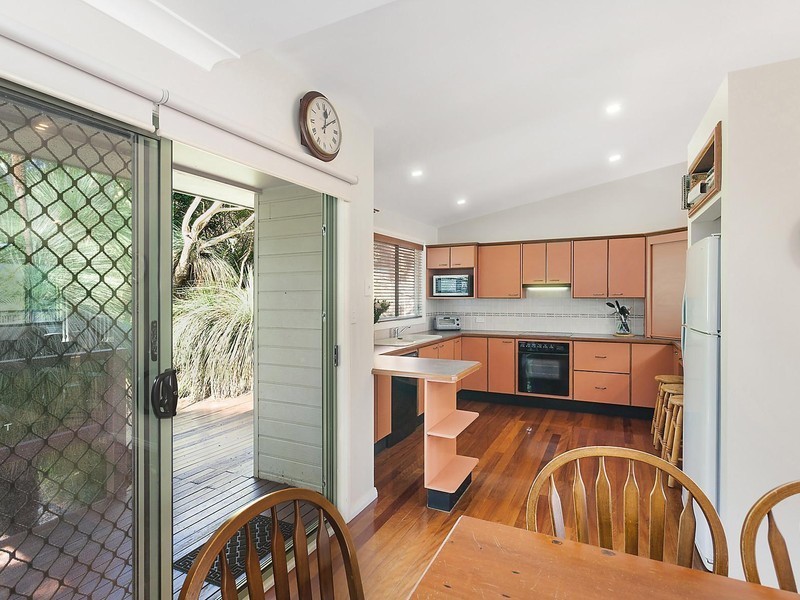 4 Peter Avenue, Forresters Beach NSW 2260