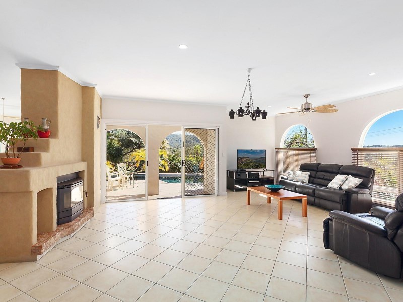 33 Noorong Avenue, Forresters Beach NSW 2260