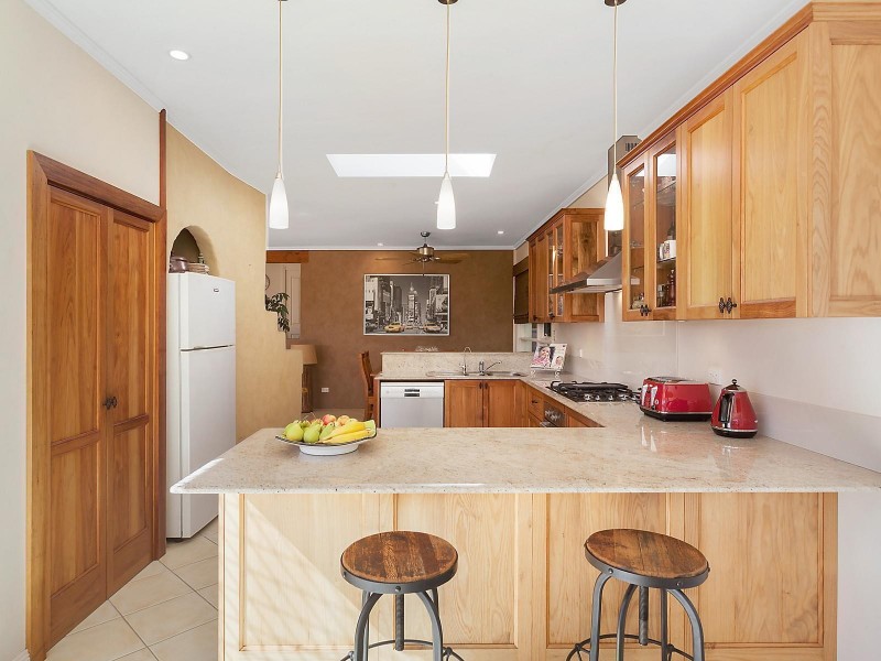 33 Noorong Avenue, Forresters Beach NSW 2260