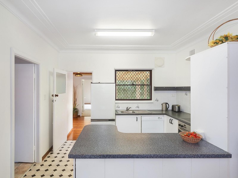 8 Calais Road, Wamberal NSW 2260