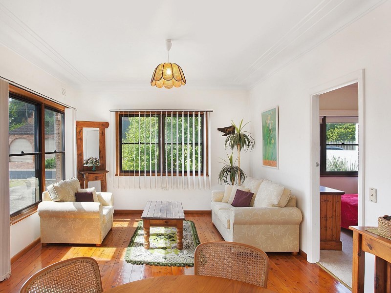 8 Calais Road, Wamberal NSW 2260