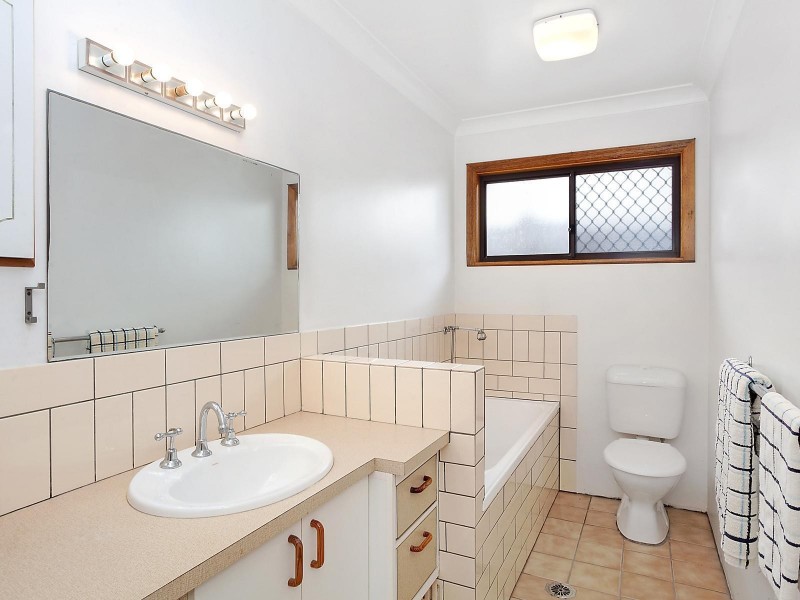 8 Calais Road, Wamberal NSW 2260