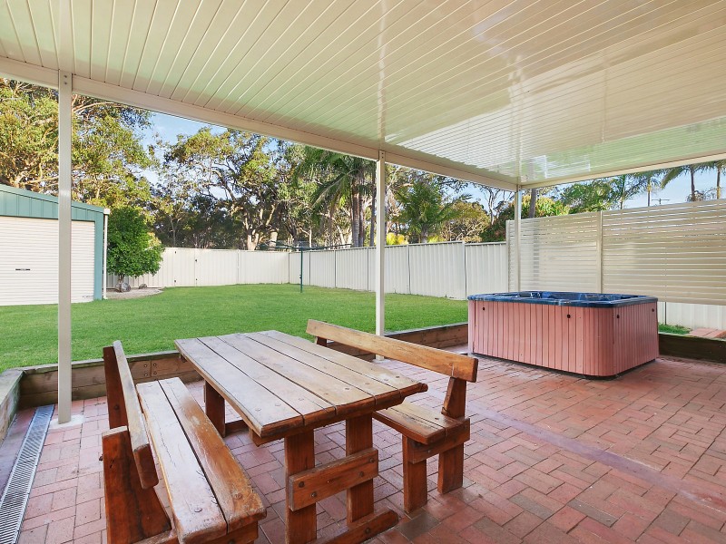 9 Omega Avenue, Summerland Point NSW 2259