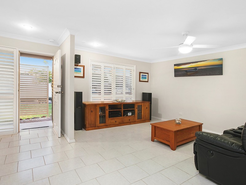 9 Omega Avenue, Summerland Point NSW 2259