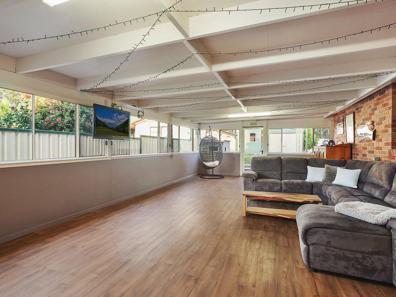 9 Omega Avenue, Summerland Point NSW 2259