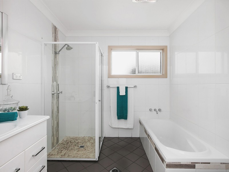 42 Elizabeth Bay Drive, Lake Munmorah NSW 2259