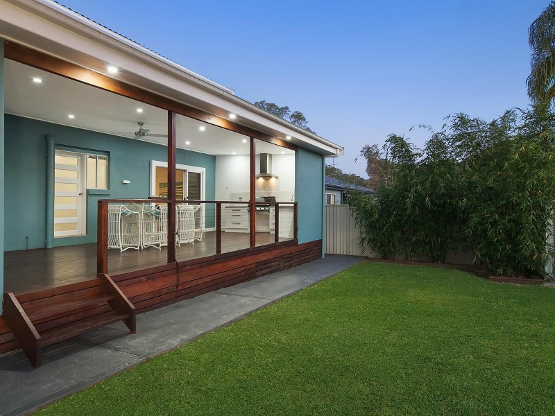 42 Elizabeth Bay Drive, Lake Munmorah NSW 2259