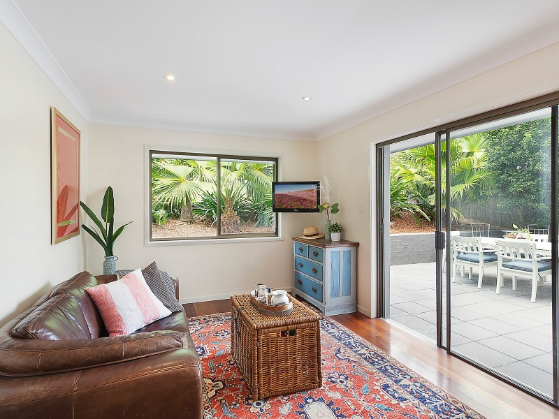 15 John Street, Forresters Beach NSW 2260