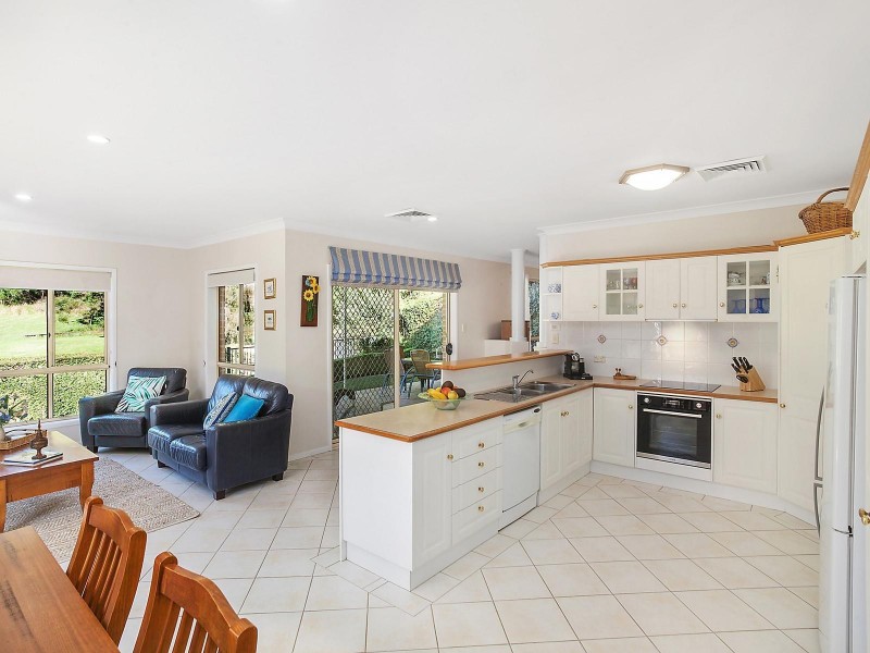 33 Thames Drive, Erina NSW 2250